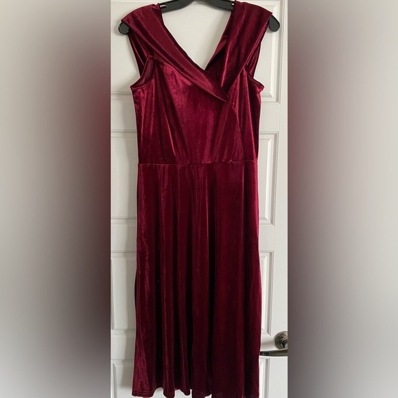 BNWT CYiNu Women's Sexy Off Shoulder Velvet Dress V Neck size large - Picture 6 of 9